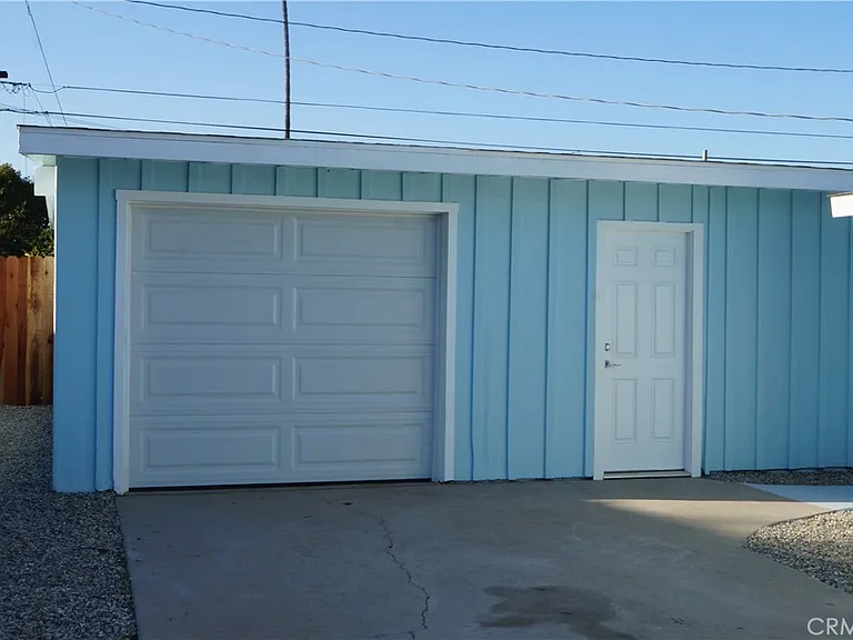 855 W B St — Photo 8