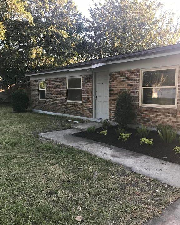 1st image of 105 Dolphin Blvd E