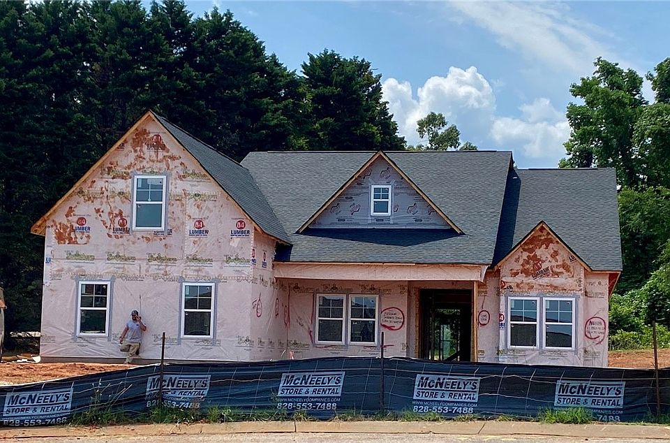 2nd image of 707 Bogey Blvd