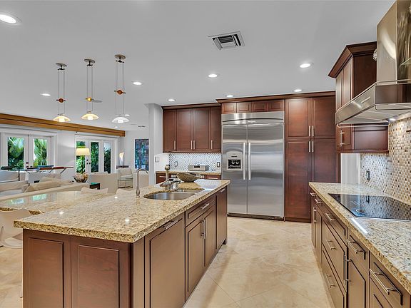 5th image of 4321 NE 28th Avenue