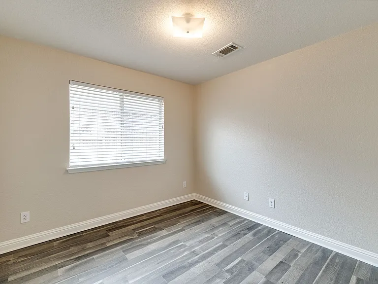 4033 Carver Ct — Photo 11