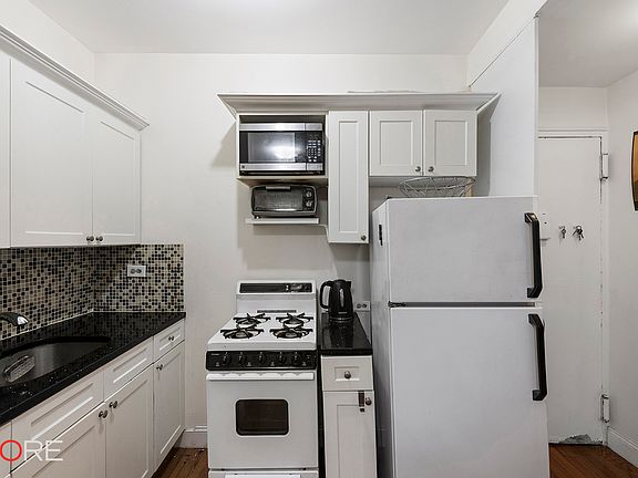 4th image of 4 W 101st St APT 54