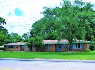 712 N 27th St, Nederland, TX 77627