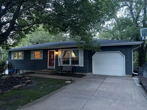 3213 Highland Cir, Manhattan, KS 66503
