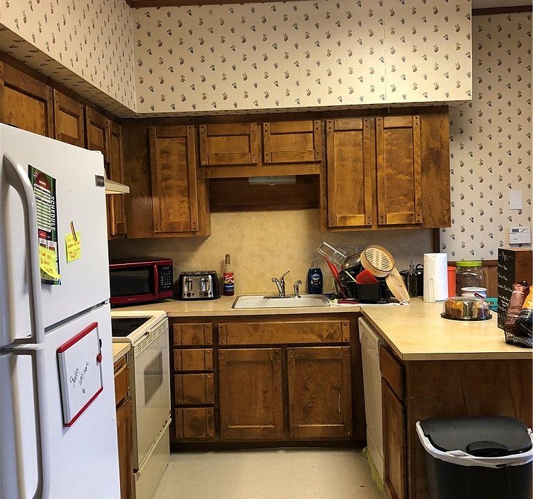 2nd image of 261 E Fremont St