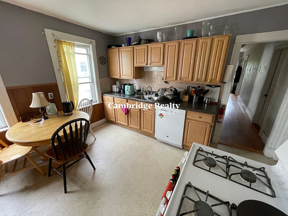 1st image of 18 Lincoln Pkwy #2
