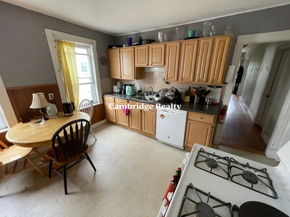 18 Lincoln Pkwy #2, Somerville, MA 02143