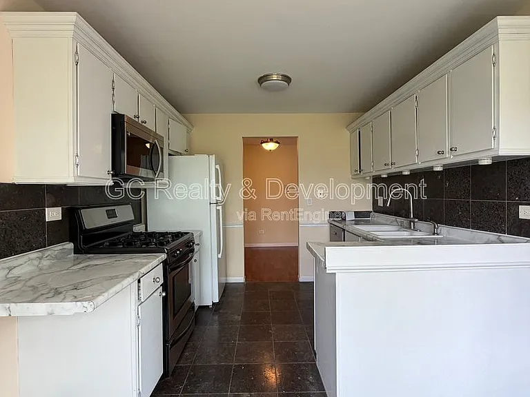 871 Yosemite Trl #C — Photo 2