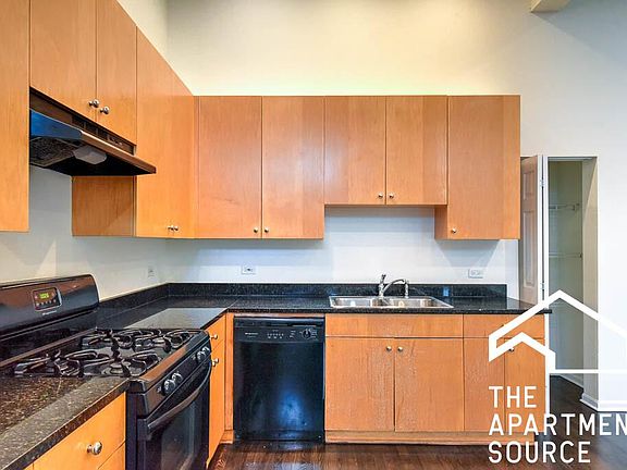 3rd image of 1260 N Greenview Ave #101