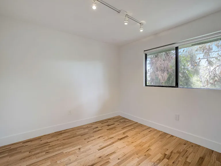 5525 Media Dr #6 — Photo 6