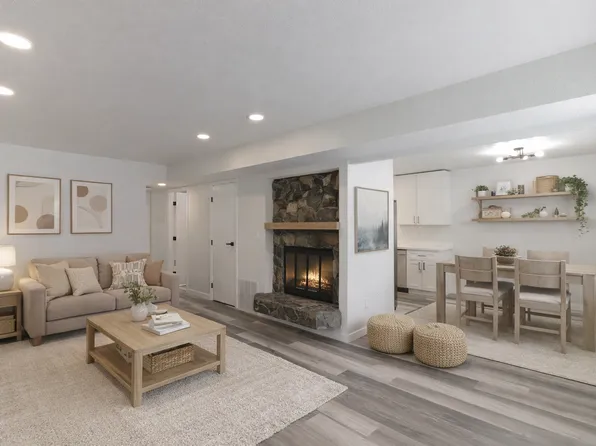 8202 Mentra St, Anchorage, AK 99518