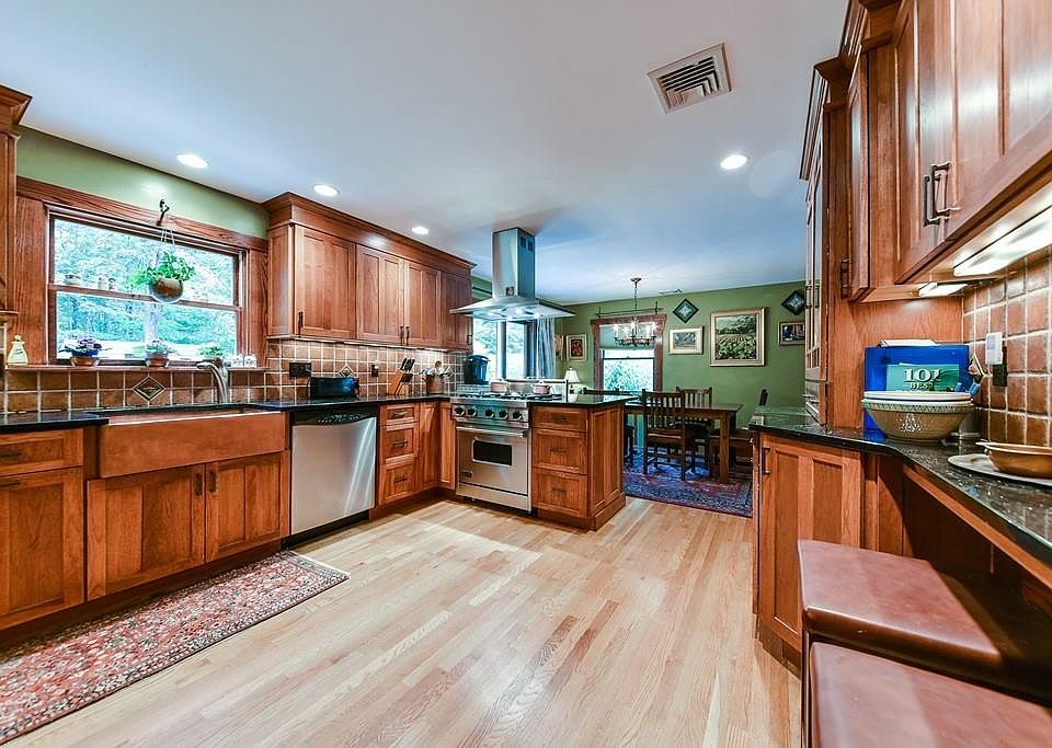2nd image of 19 Francis Rd