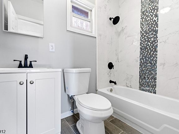 4th image of 440 Summer Ave #1