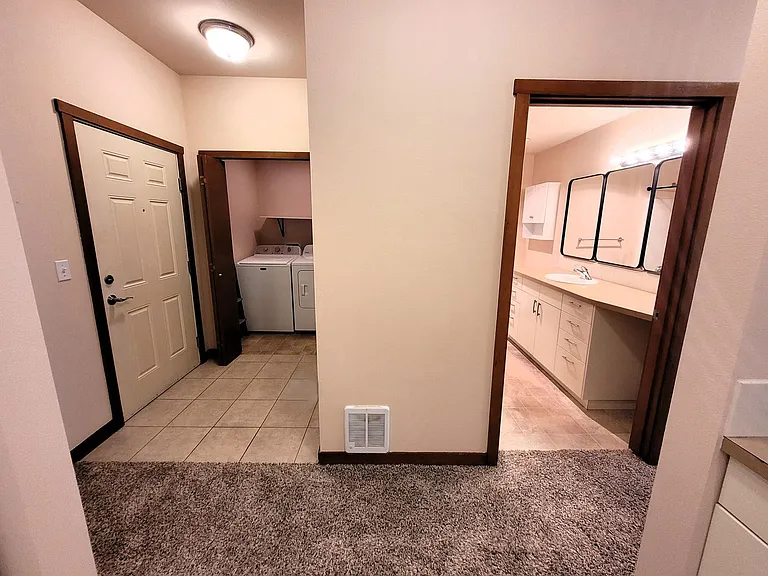 910 Gladstone St #110 — Photo 3
