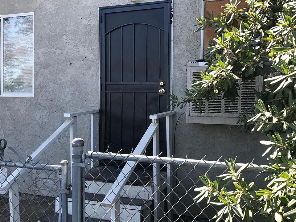 2nd image of 209 Woodrow St