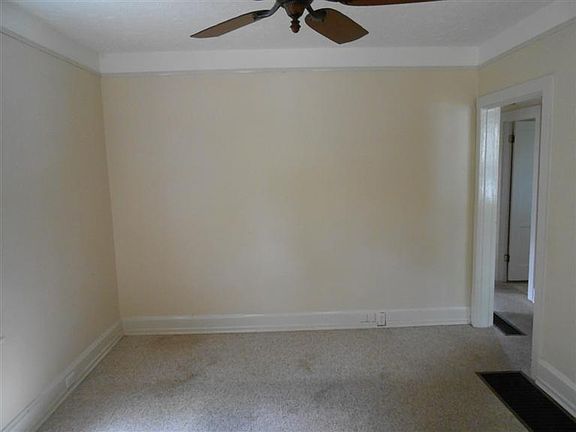 3rd image of 8091 Woodbine Ave