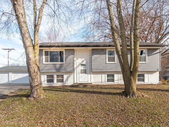 3324 Boulder Dr, Cedar Falls, IA 50613