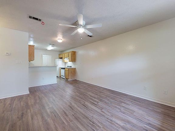 3rd image of 3613 Elaine St