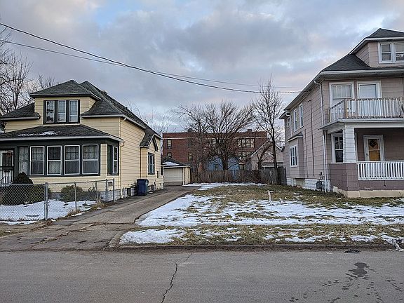5th image of 421 Berkshire Ave