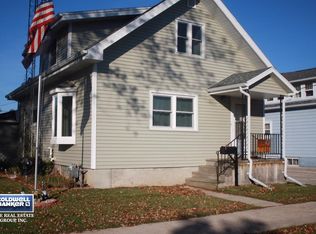 718 S 27th St, Manitowoc, WI 54220