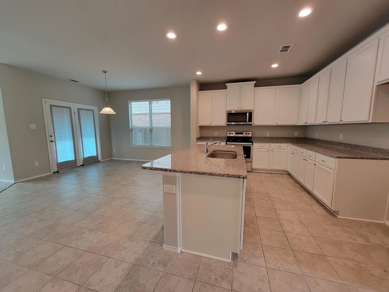 4 bed, 2480 sqft, $3,100 — Photo 3