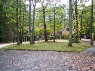 60 Old Miller Ln, Guilford, CT 06437