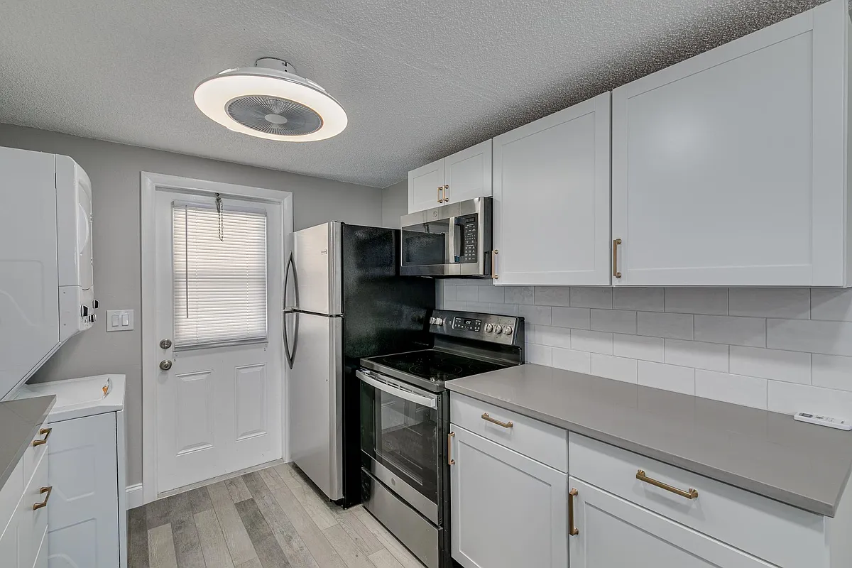 Building Photo - 13496 W Rena Dr S #S & N