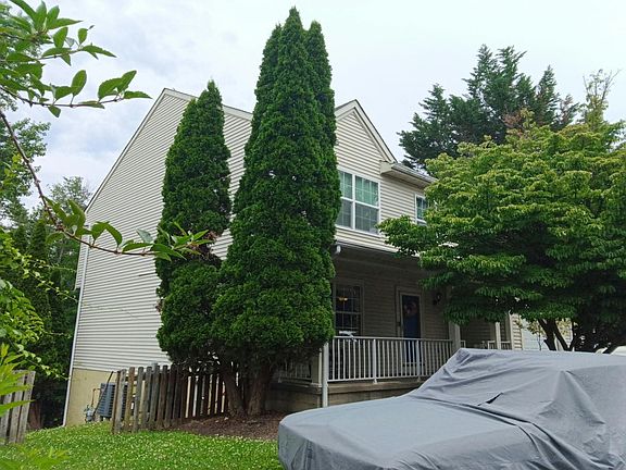 3rd image of 8 Simpson Ct