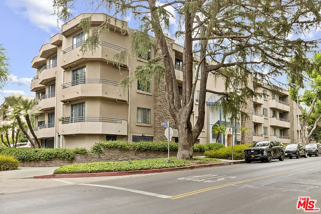 2 bed, 2.0 bath, 1689 sqft, $4,400 — Photo 1
