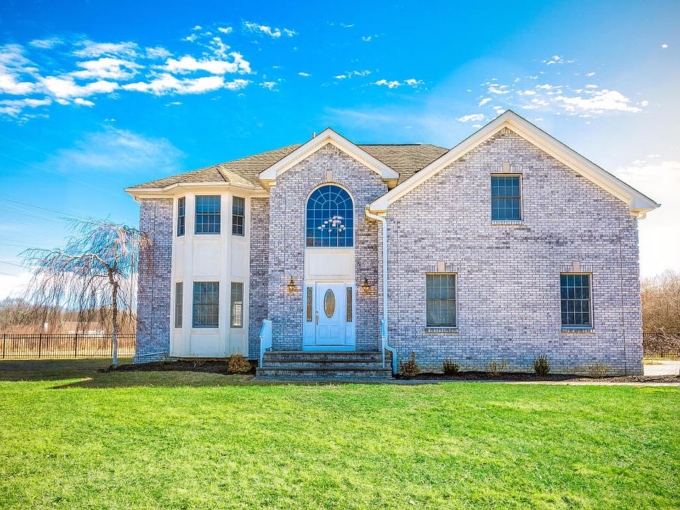 1st image of 17 Carriage Way