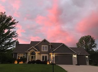 12690 W Greenbriar Ln, New Berlin, WI 53151