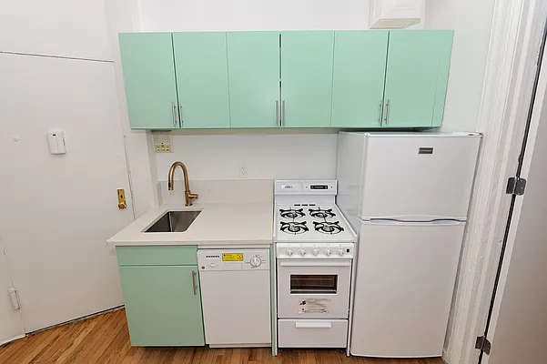 Rented by Aether Property Group | media 25