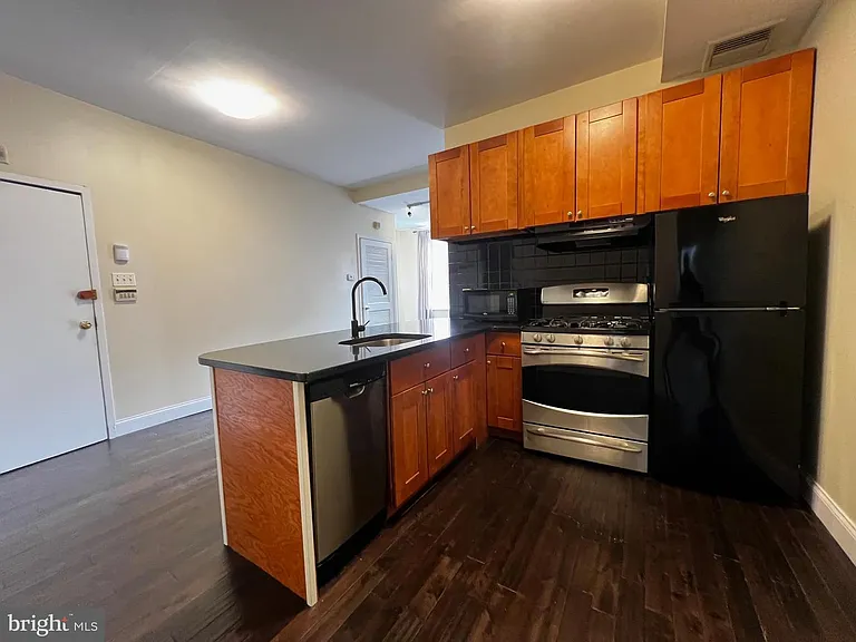 443 Fairmount Ave #D — Photo 6