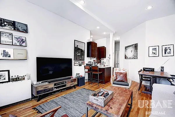 Rented by Urbane Brokerage | media 24