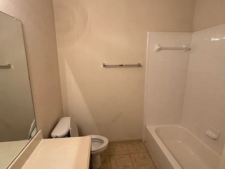14927 Riverside Dr — Photo 23