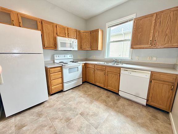 2nd image of 3254 Berwyn Pl #2