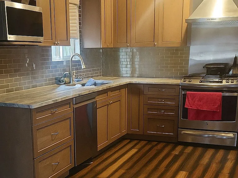 88 Baycliffe Dr — Photo 6