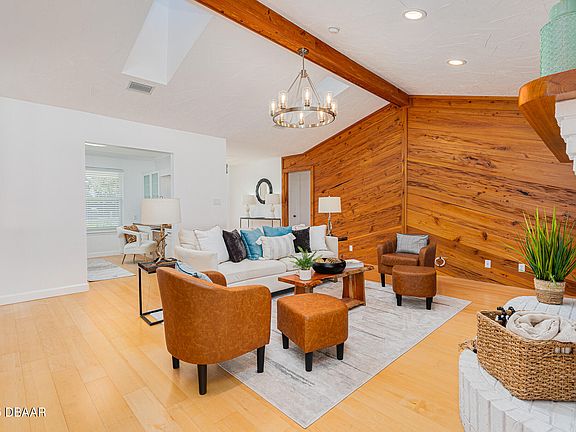 4th image of 543 Sandy Oaks Blvd