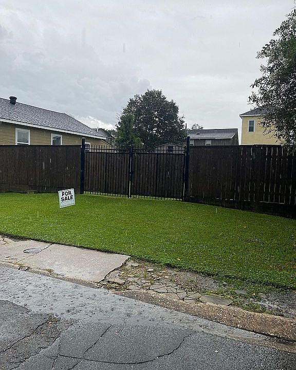1st image of 1338 Aviators St