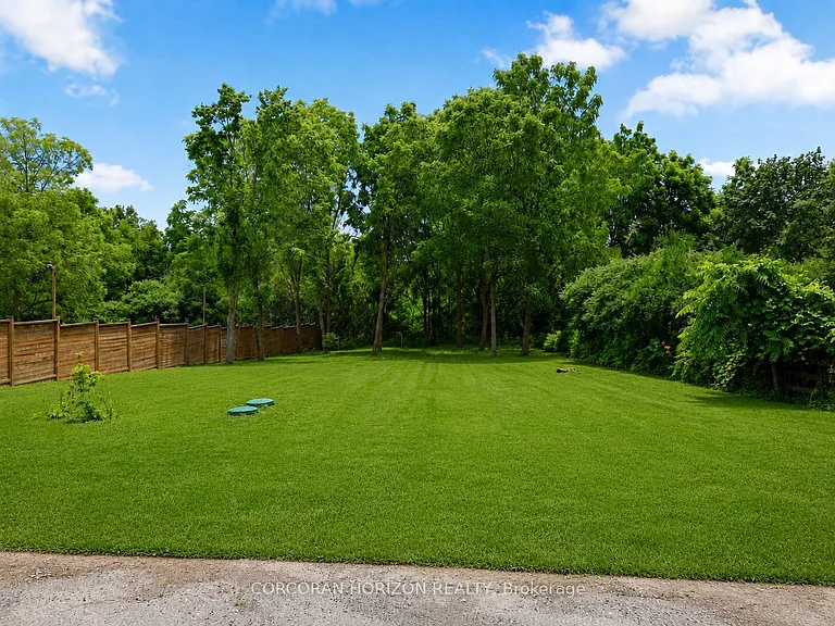 20407 Leslie St — Photo 27
