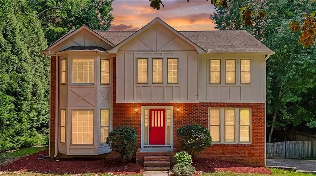 4 bed, 2.5 bath, 2228 sqft, $2,900 — Photo 3