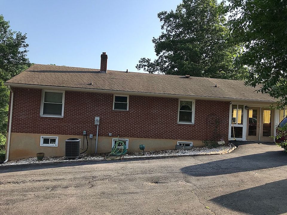 2nd image of 3983 Sterling Rd