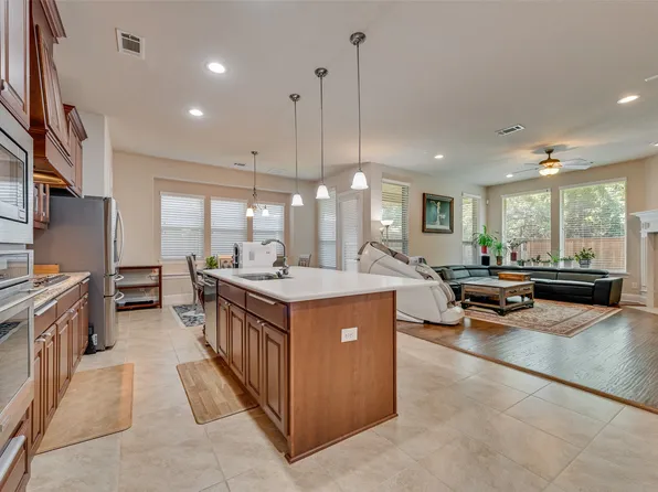 402 Ridgewood Dr, Lewisville, TX 75067