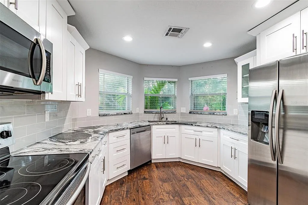 3 bed, 2.0 bath, 1425 sqft, $3,300 — Photo 4