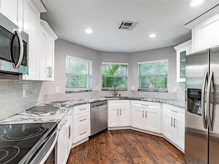 3208 W Napoleon Ave — Photo 4