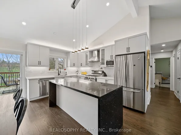 17 Pioneer Dr, Mississauga, ON L5M 1G8