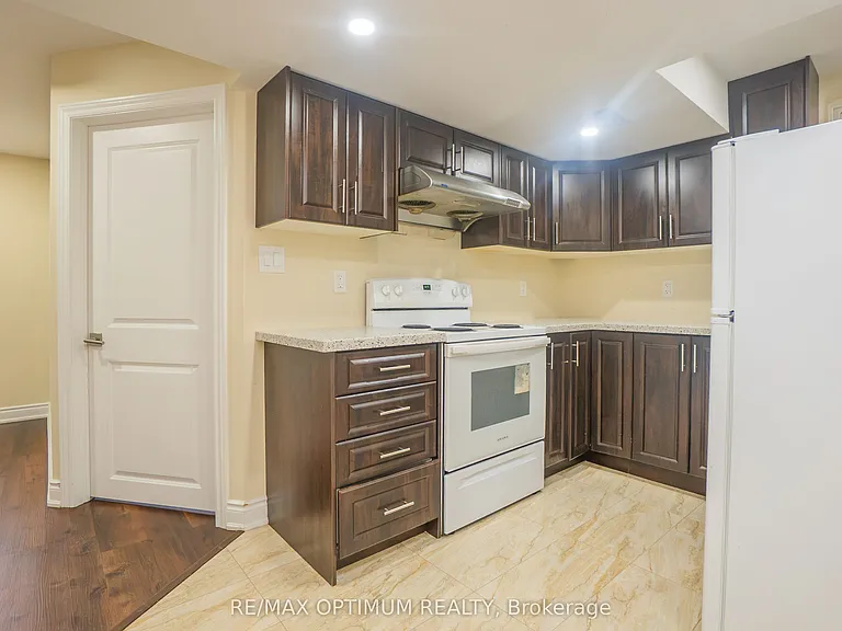 9 Fenchurch Dr #BASEMENT — Photo 4