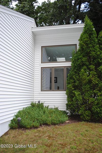 5th image of 31 W Dillenbeck Drive