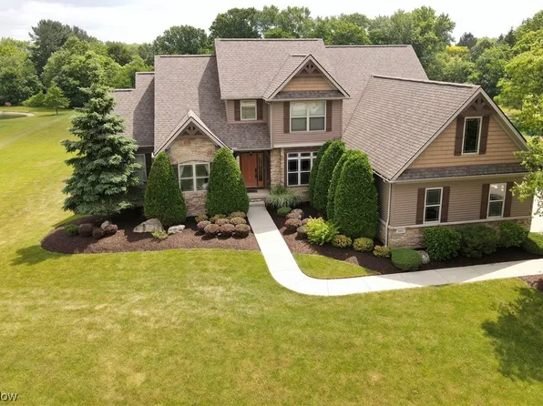 2057 Nottinghill Dr, Hinckley, OH 44233