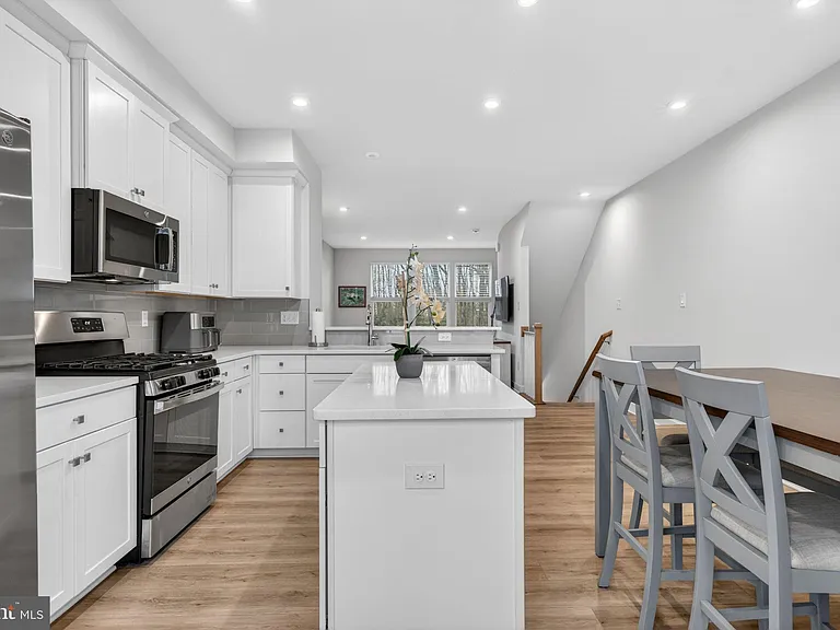 54 Sidney Ln — Photo 13